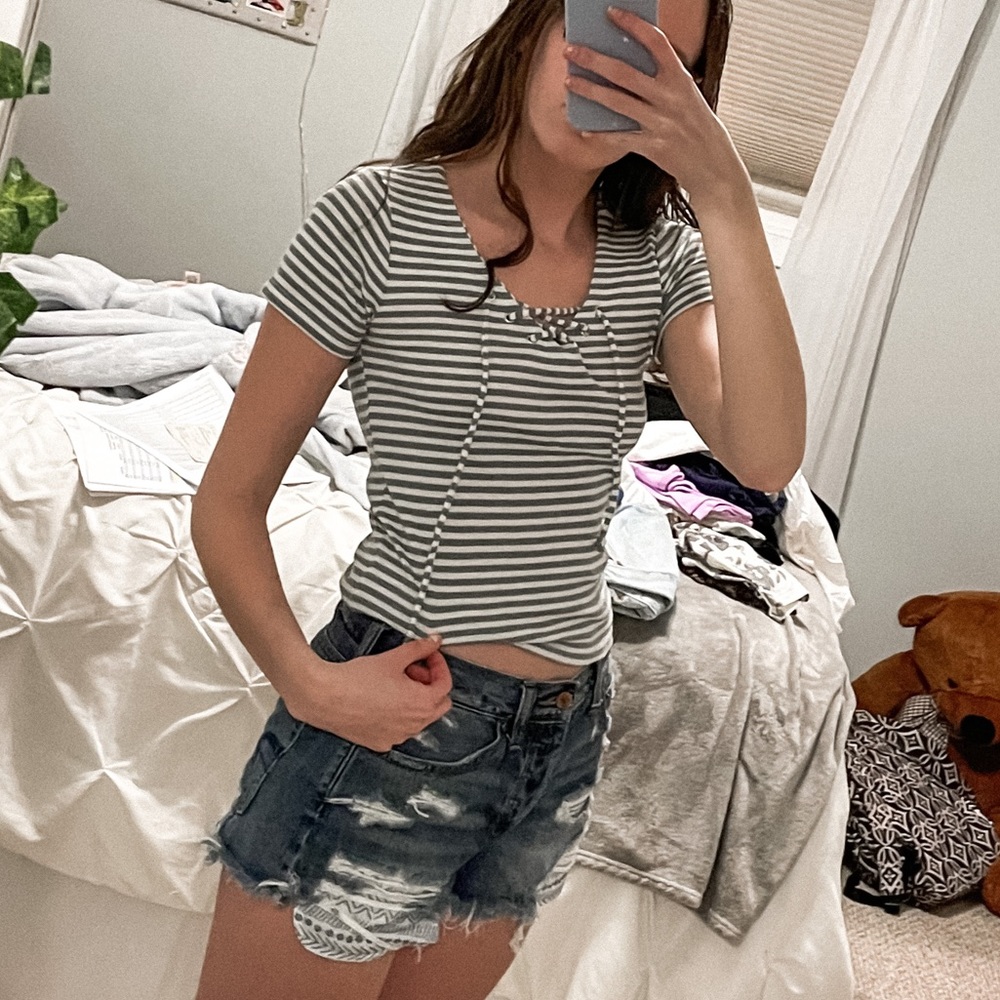Lace-up striped fitted tee